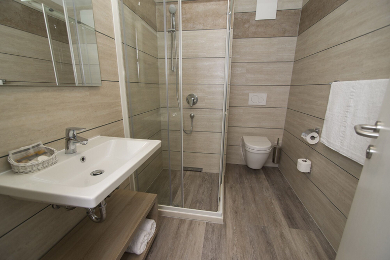 Bathroom 4, B&B Sol, Dubrovnik