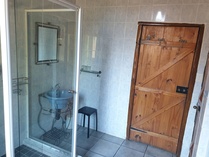 Bathroom 5, Marrob Lodge, Uthungulu