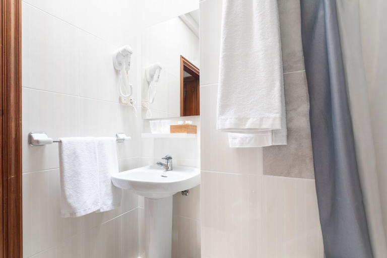 Bathroom 4, Hostal La Costa, Almería