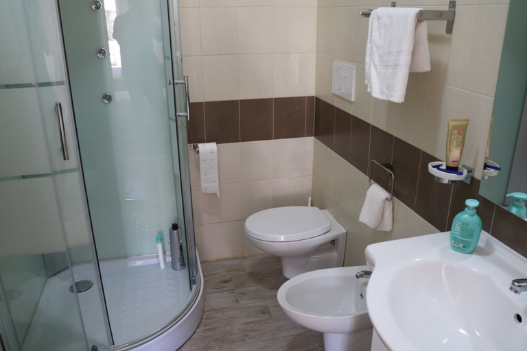 Bathroom 5, Le Tre Rose Bed & Breakfast, Bari