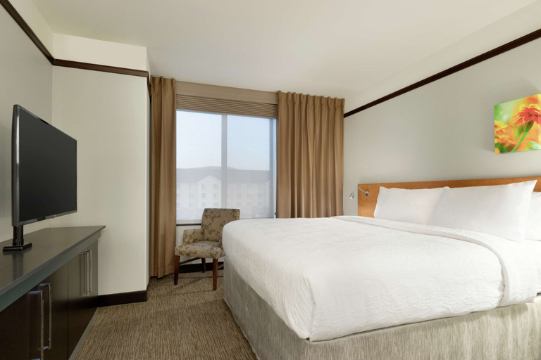Bedroom 3, Hilton Garden Inn Medford, OR , Jackson