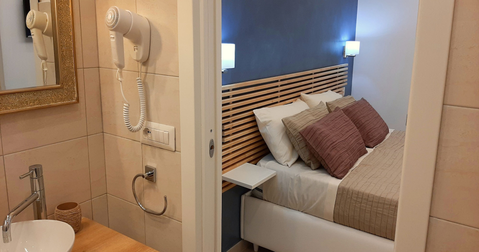 Bedroom 3, La Piccola Perla Rooms, Napoli