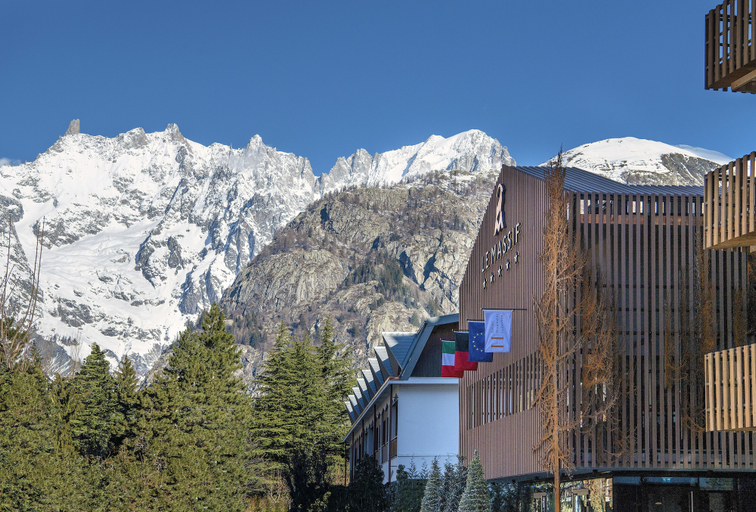 Exterior & Views