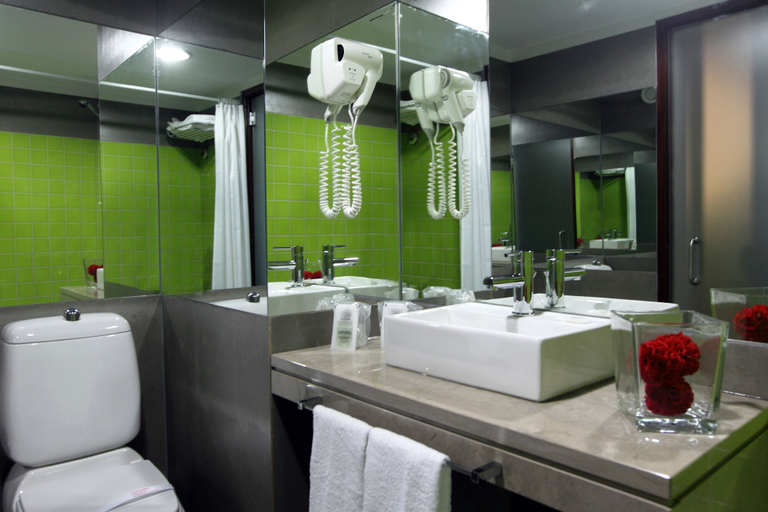 Bathroom 5, Rocamar Exclusive Hotel Spa Adults Only, Albufeira