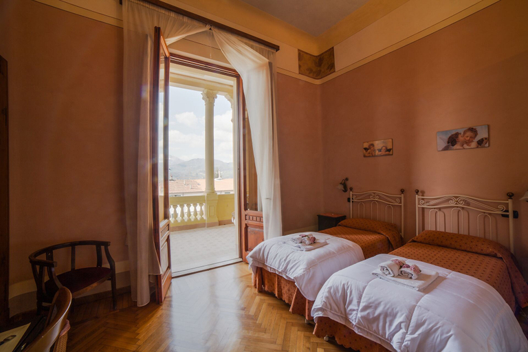Bedroom 3, Villa Moorings, Lucca