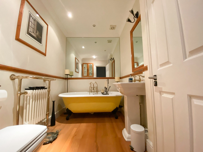 Bathroom 3, Quayside Quarters, Poole
