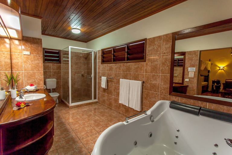 Bathroom 4, Sunset Bungalows, Port Vila