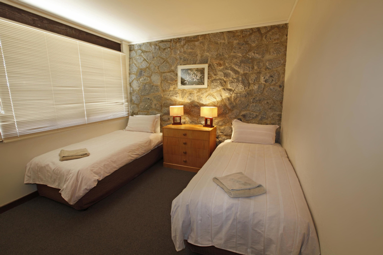 Bedroom 2, Creel Lodge, Snowy River