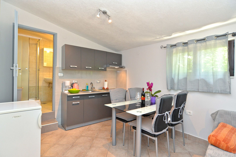 Others 5, Apartment 1642, Pula