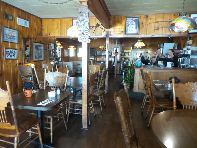 Food & Drinks 3, Tyee Restaurant and Hotel, Island