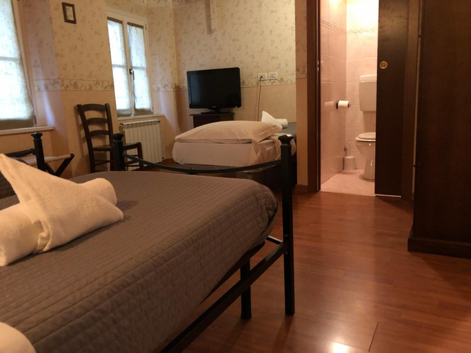 Bedroom 5, Hotel Capitelli, Trieste