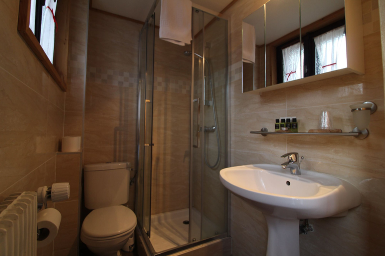 Bathroom 5, Hotel Christiania, Haute-Savoie