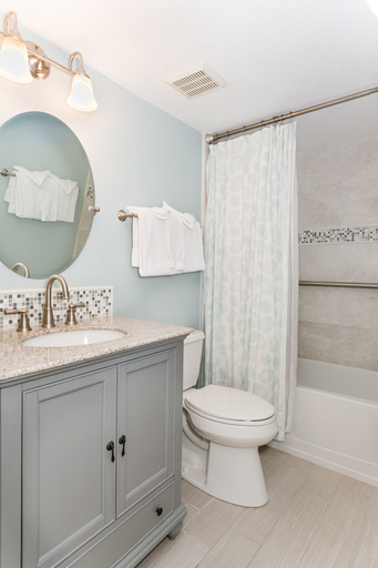 Bathroom 4, Mariner Point 732, Lee