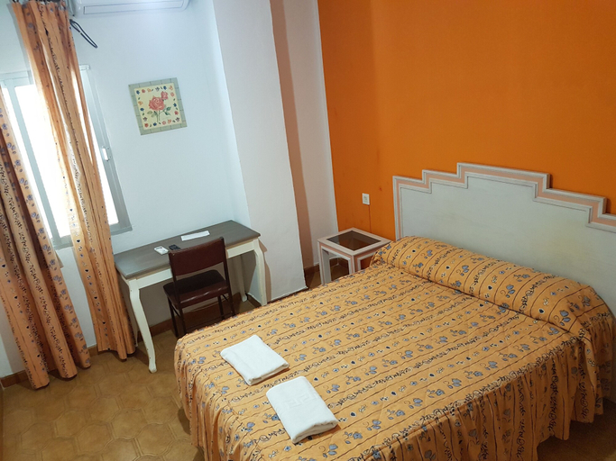 Bedroom 5, Hostal Los Arcos, Cádiz