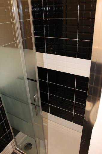 Bathroom 5, Musa, Catania
