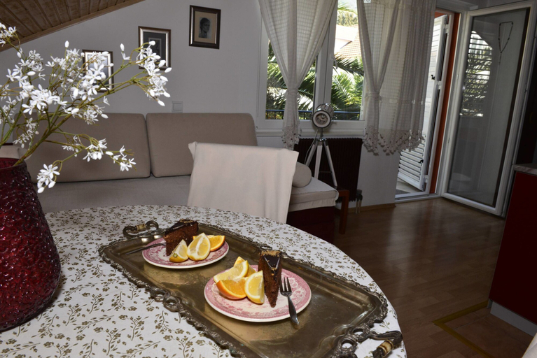 Food & Drinks 5, City House Apartments
