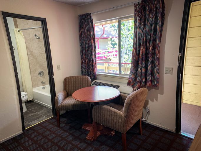 Others 4, Ventura Grand Inn, Mono