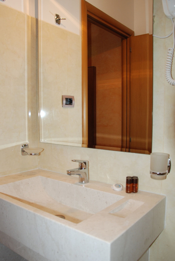 Bathroom 4, Hotel Gega, Beratit