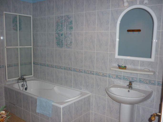 Bathroom 5, Le Logis de Faugerit, Deux-Sèvres