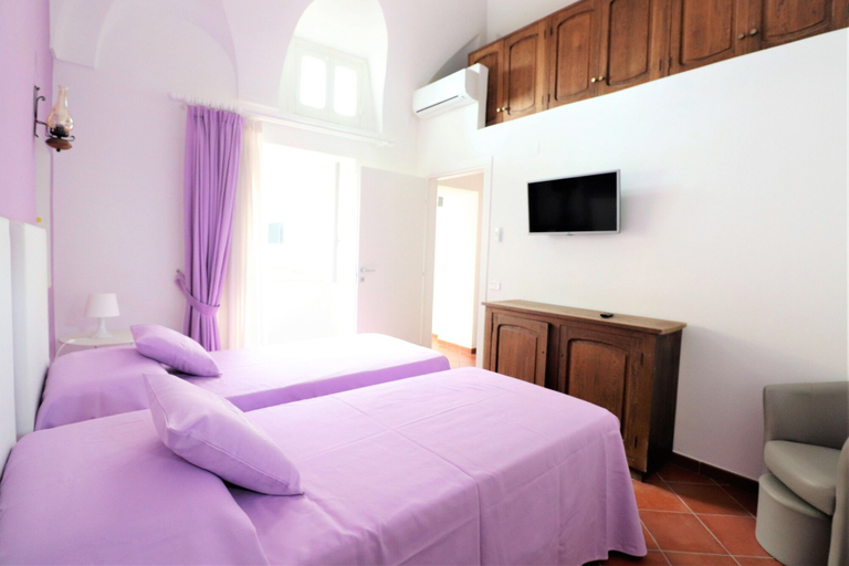 Room 3, Casa Assuntina, Salerno