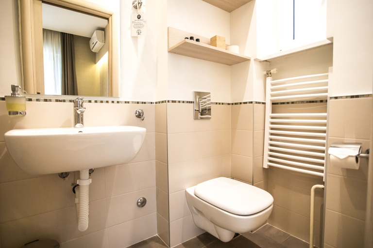 Bathroom 4, Prince Hall Palace, Belgrade
