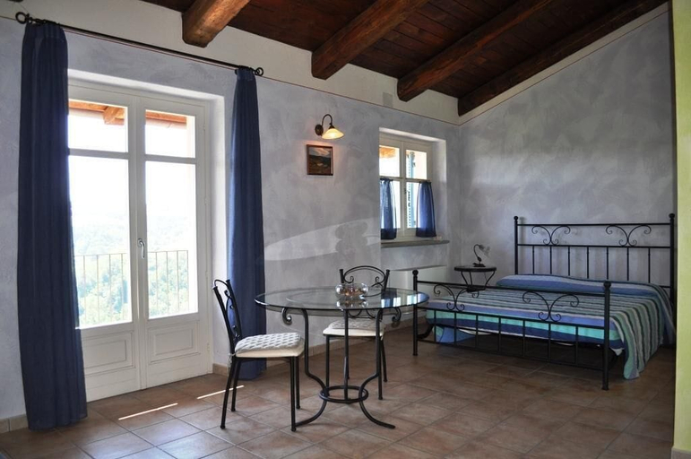 Bedroom 3, Bricco Rosso, Cuneo