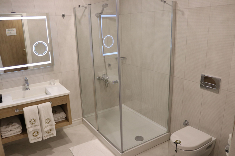 Bathroom 3, Des'Otel, Merkez