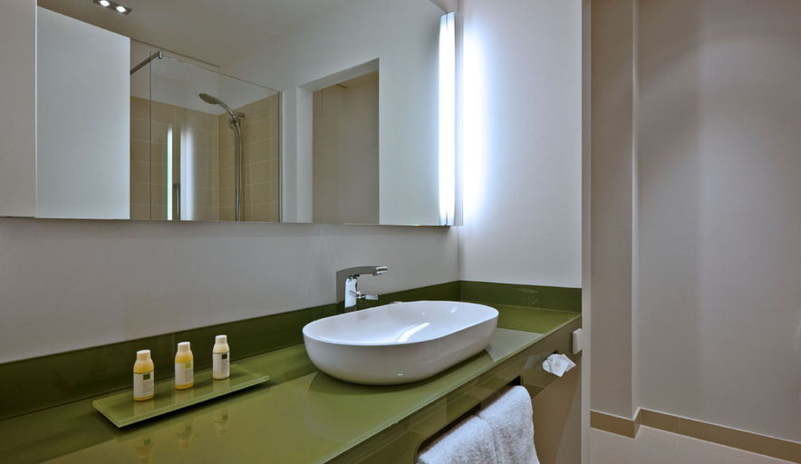 Bathroom 5, COSMO Hotel Berlin Mitte, Berlin
