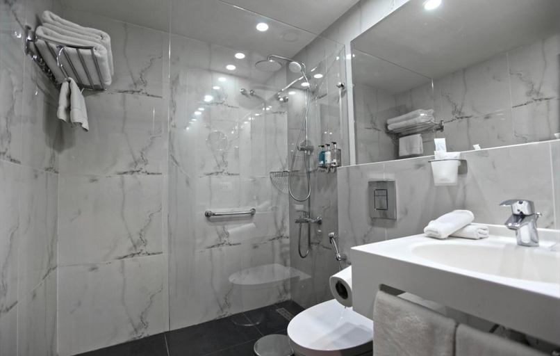 Bathroom 4, Hotel De Ville, Beirut