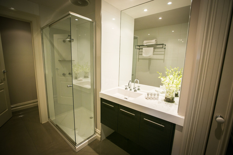 Bathroom 5, Gallery Apartments, Warrnambool