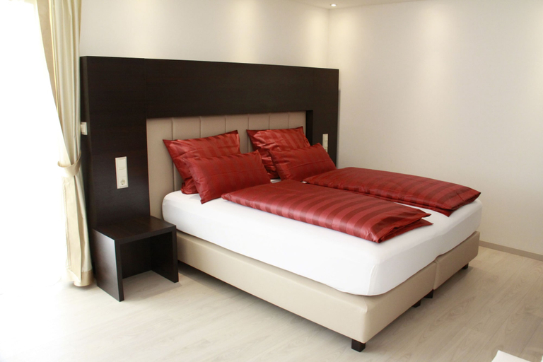 Bedroom 4, Kristallhotel Fettehenne, Leverkusen