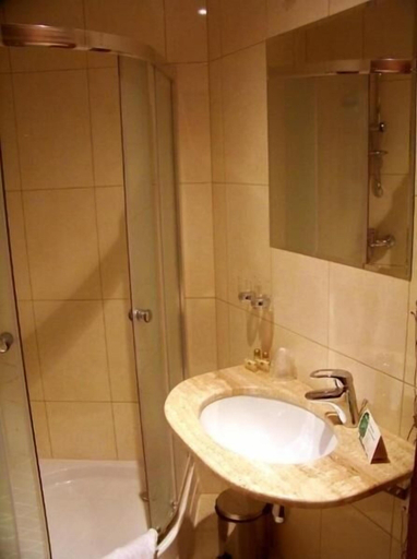 Bathroom 4, Hotel Gniecki, Gdańsk