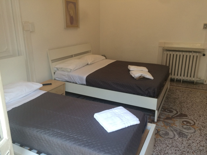 Bedroom 3, Guest House Roma, Genova
