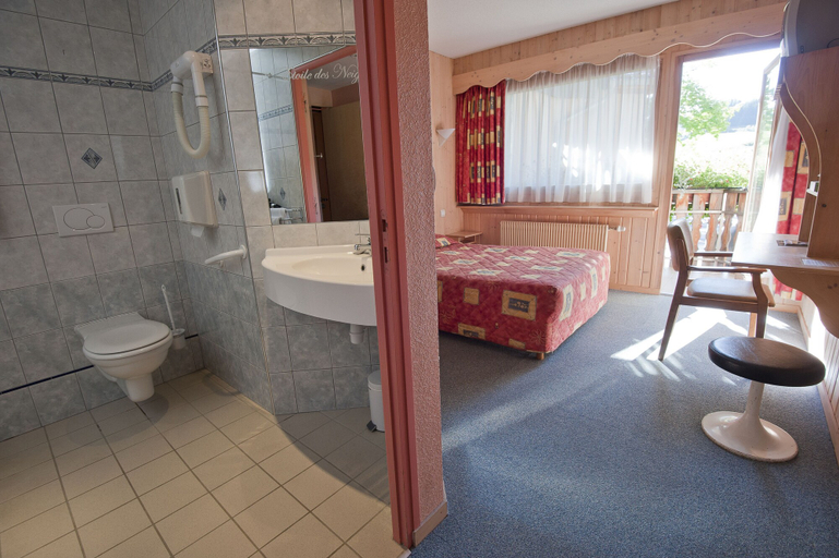 Bathroom 5, Hotel Etoile Des Neiges, Doubs
