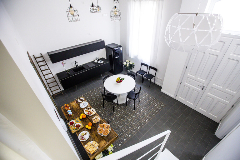 Others 4, Aruci B&B, Syracuse