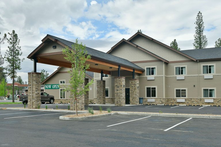 Exterior & Views