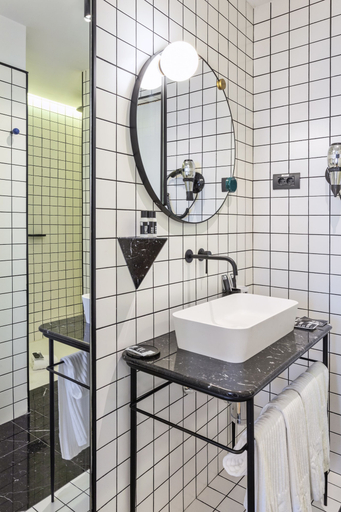 Bathroom 4, One Shot Fortuny, Madrid