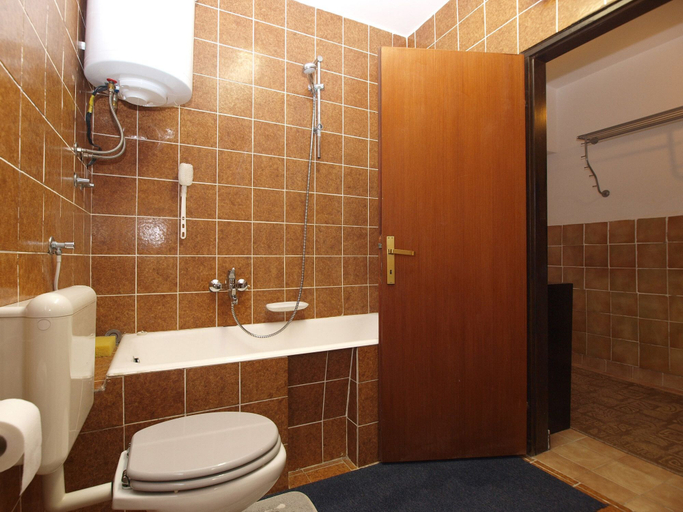 Bathroom 3, Apartment 1586, Pula