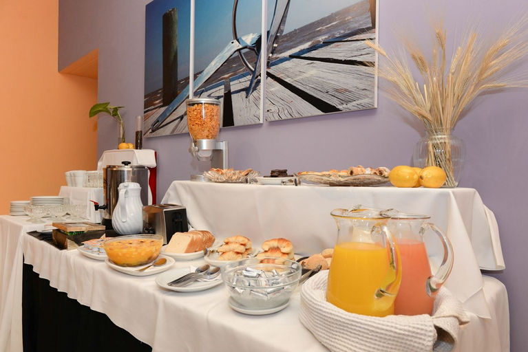 Food & Drinks 4, Santiago Hotel, Capital