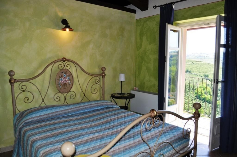 Bedroom 4, Bricco Rosso, Cuneo