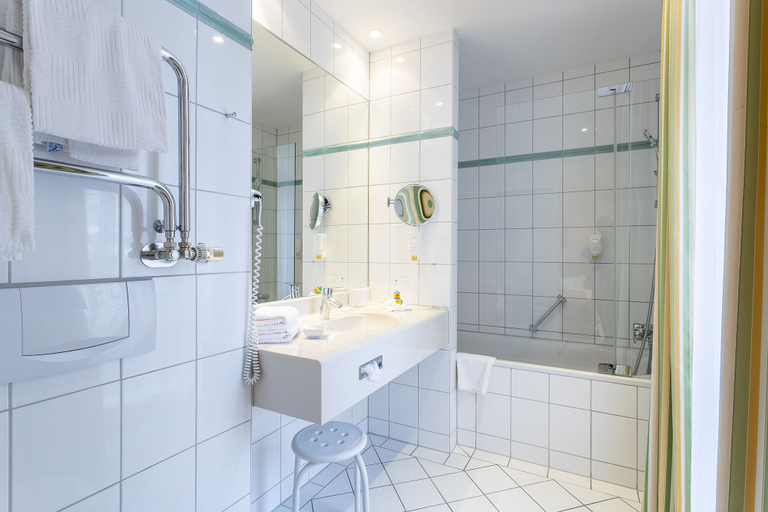 Bathroom 5, Strandhotel Sylt, BW Signature Collection, Nordfriesland
