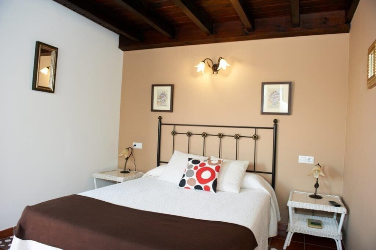 Bedroom 3, Posada La Vieja Escuela, Cantabria
