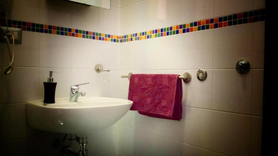 Bathroom 4, Bed and Breakfast L&P, Palermo