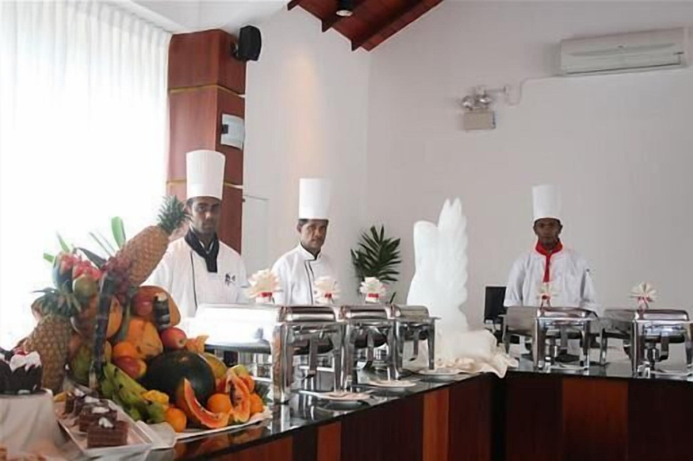 Food & Drinks 4, Riverdale Hotel, Beruwala