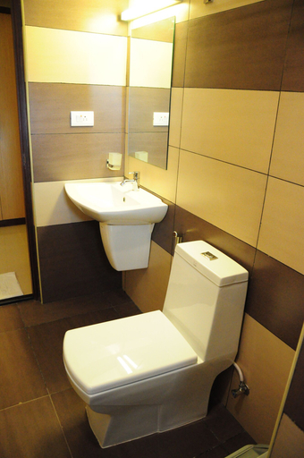 Bathroom 3, Hotel South Regency, Ernakulam