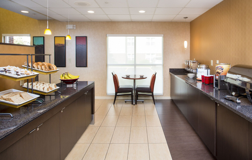 Food & Drinks, Residence Inn by Marriott Rockford, Winnebago