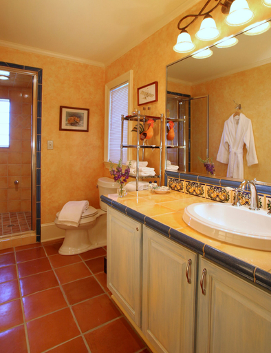 Bathroom 5, L'Auberge Provencale Inn & Restaurant, Clarke