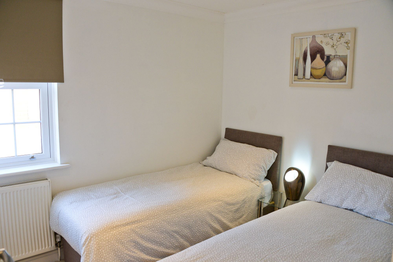 Bedroom 2, Wakeford Cottage, West Sussex