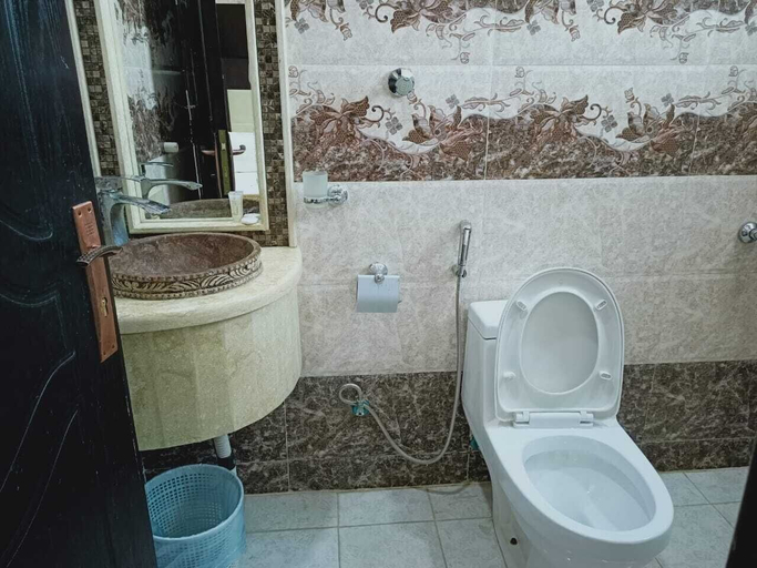 Bathroom 5, Silent Room 2, Riyadh