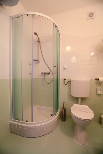 Bathroom 3, Apartments Antons 2, Pula